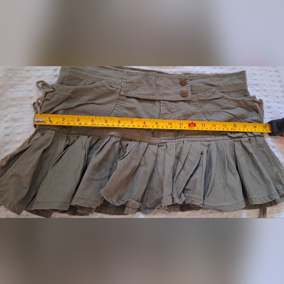 Mini Skirt Very cute Camo Green Skirt - Picture 5 of 8